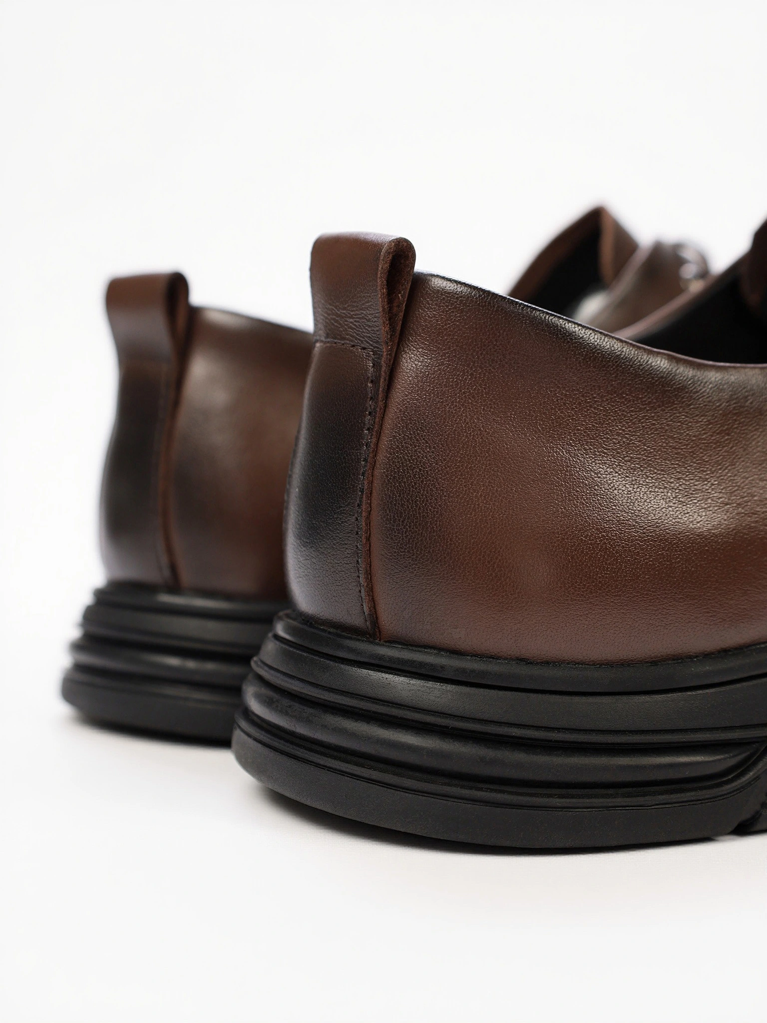 Туфли коричневого цвета со шнуровкой